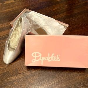 Dyeables pumps silver/white size 10